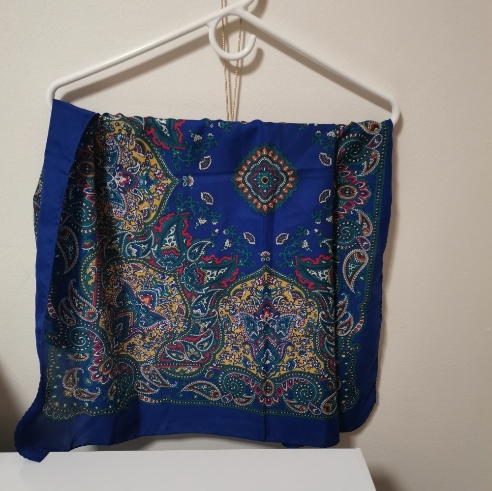 Gina Ruccini scarf